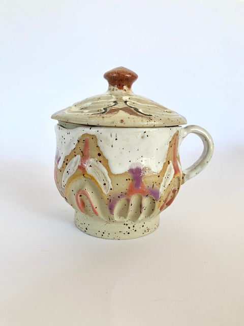 Tasse mit Deckel