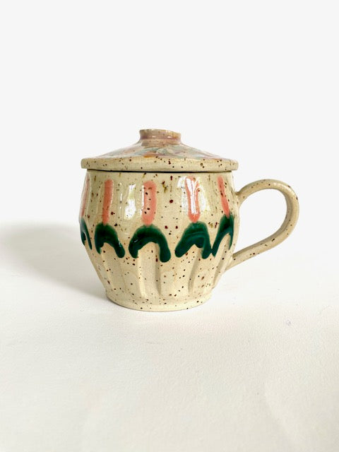 Tasse mit Deckel