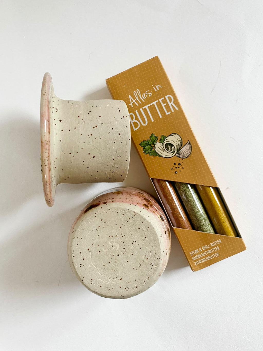 Blumige Französische Butterdose "Alles in Butter"