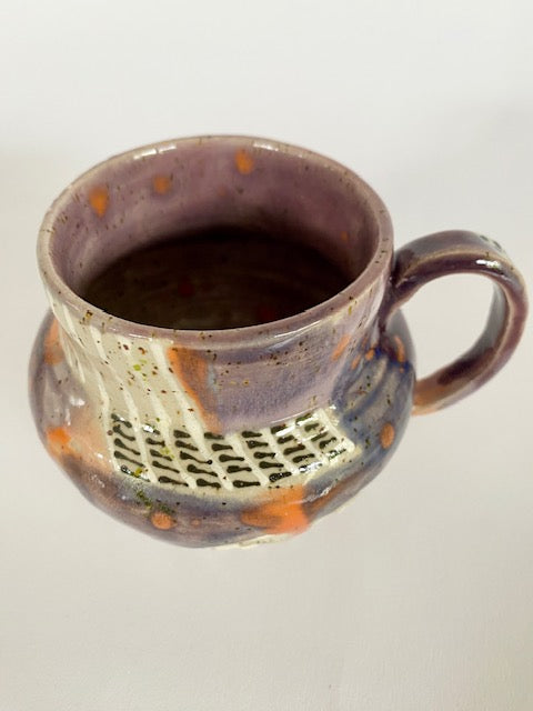 Tasse lila / dunkelrot / weiß /schwarz / apricot