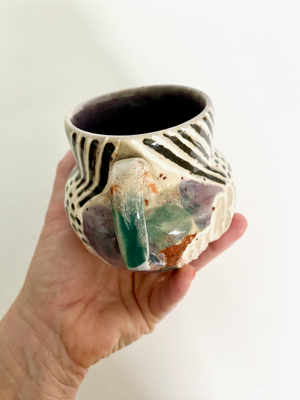 Tasse lila / dunkelgrün / weiß /schwarz / cognac