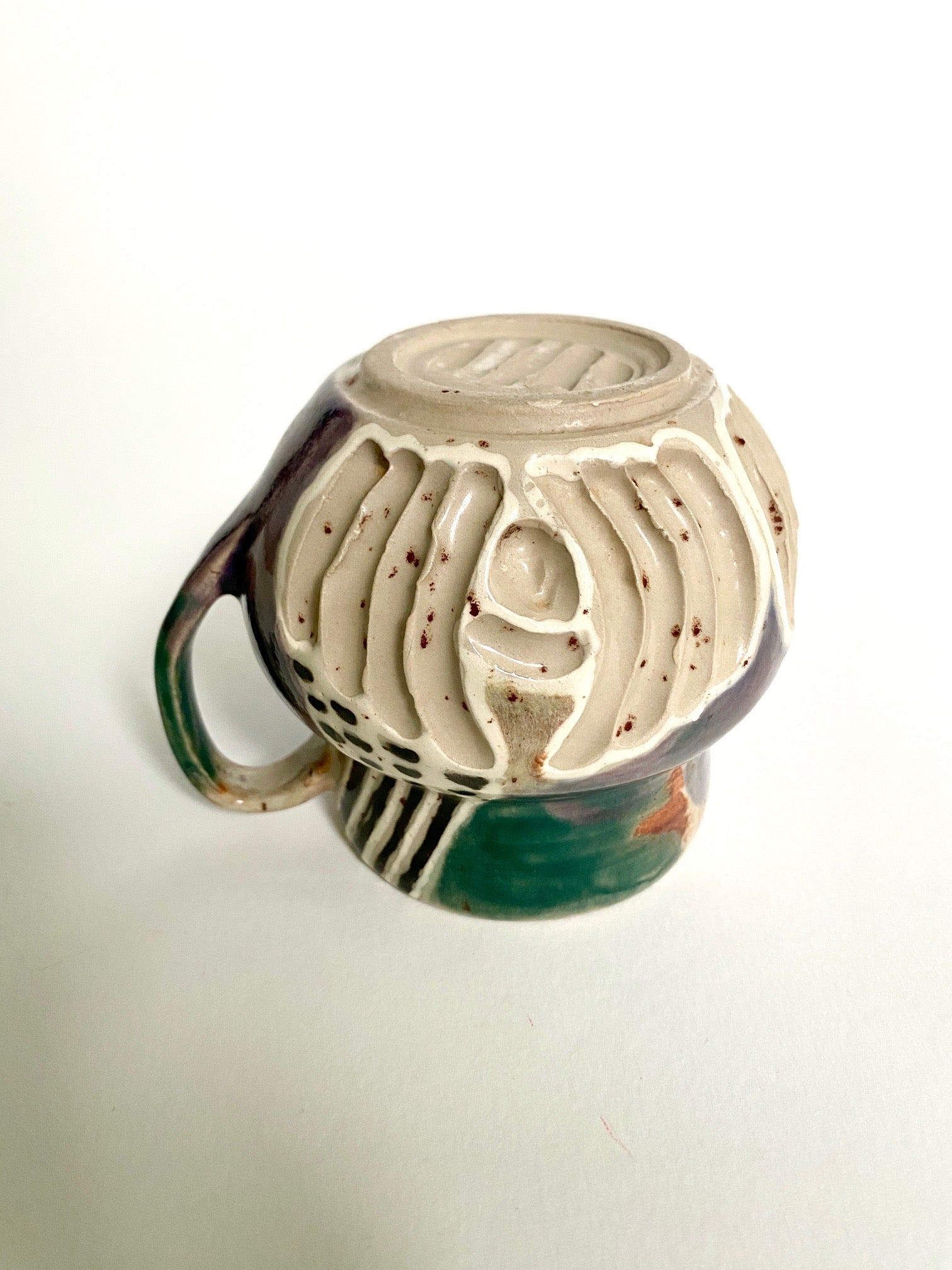 Tasse lila / dunkelgrün / weiß /schwarz / cognac