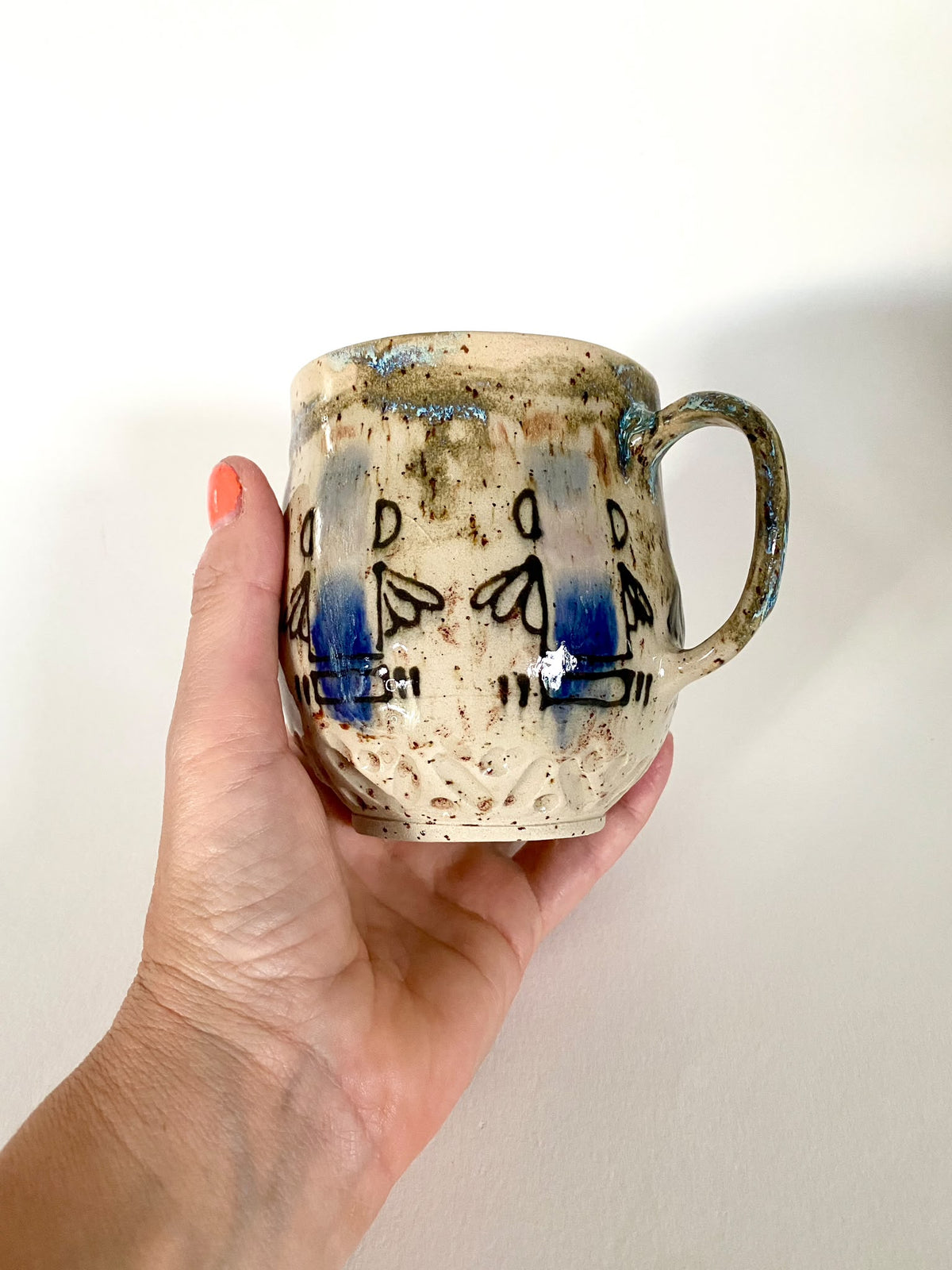 Tasse mit Henkel Muster blau