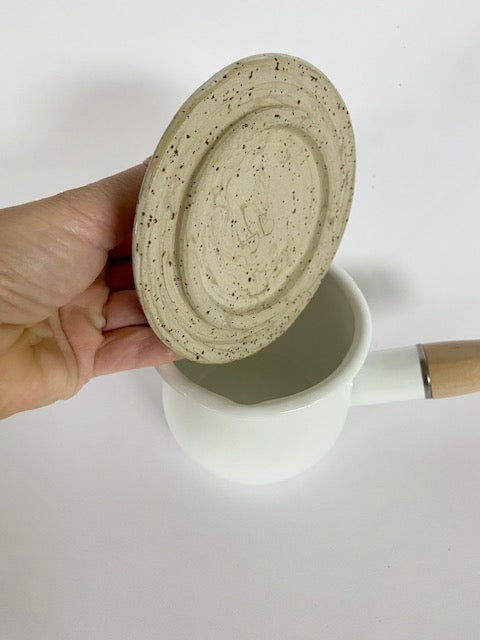 Milchtöpfchen mit Keramikdeckel / schwarz-weiß
