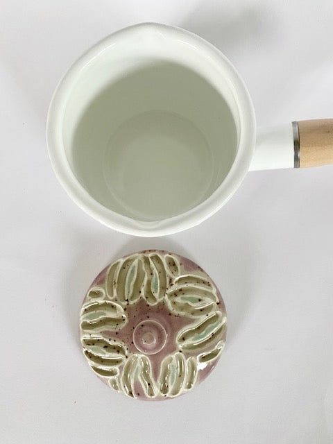 Milchtöpfchen mit Keramikdeckel / lila