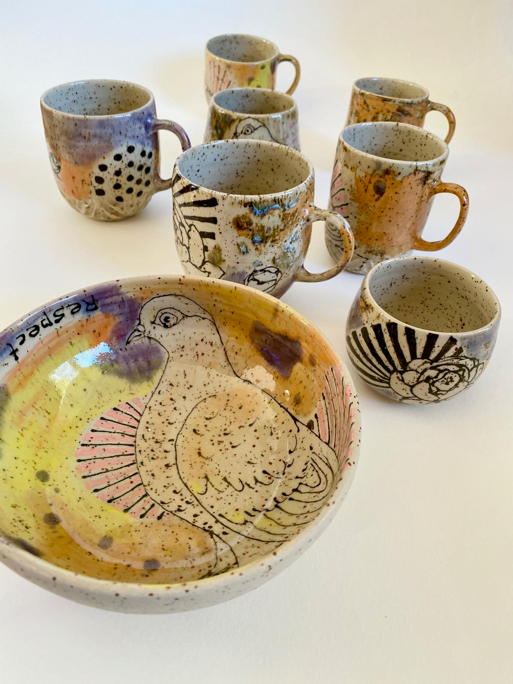 Tasse "Respect the locals" Taube, Strahlen rosa, lang  orange / schwarz / natur / weiß / braun / violett