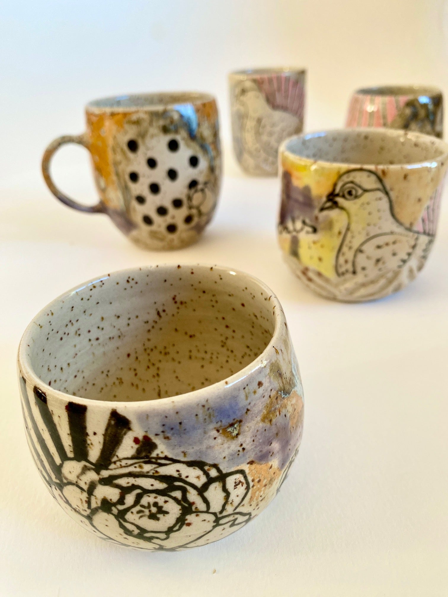 Bauchige Tasse Pfingstrose & Strahlen  lila / orange / mint / bronce / schwarz