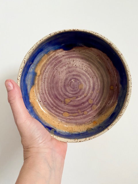 Schale / tiefer Teller mit Farbverlauf blau / gelb / violett