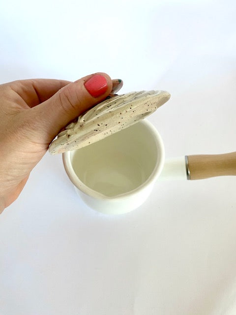 Milchtöpfchen mit Keramikdeckel gestreift