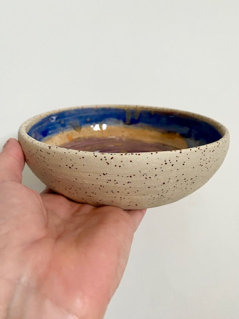 Schale / tiefer Teller mit Farbverlauf blau / gelb / violett