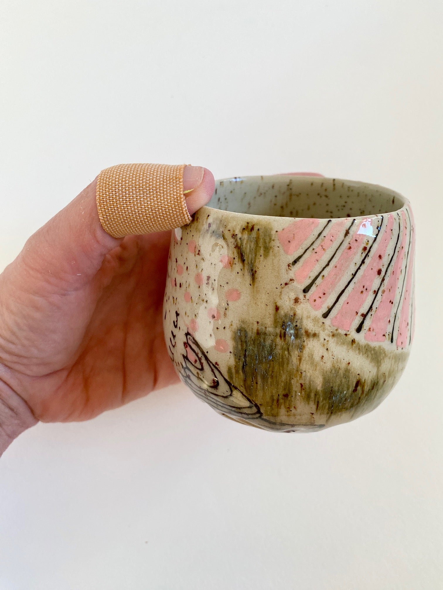 Tasse "Respect the locals" Taube rosa / schwarz / natur / weiß / rosa / braun / mint