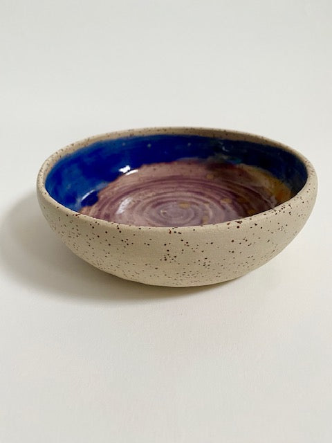 Schale / tiefer Teller mit Farbverlauf blau / gelb / violett